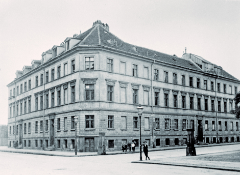 First headquarters of the Royal Prussian Institute for Infectious Diseases in Schumannstraße in Berlin-Mitte, end of the 19th century. Source:  RKI